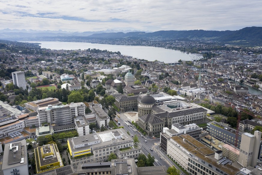 Das Universitaetsspital Zuerich, das Hauptgebaeude der Universitaet Zuerich (UZH) und das Hauptgebauede der Eidgenoessische Technische Hochschule Zuerich (ETH Zuerich), fotografiert mit einer Drohne a ...