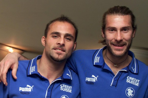 Giorgio (à gauche), avec des cheveux et une petite barbichette, lors d'un rassemblement de la Nati à Chypre en 2000.