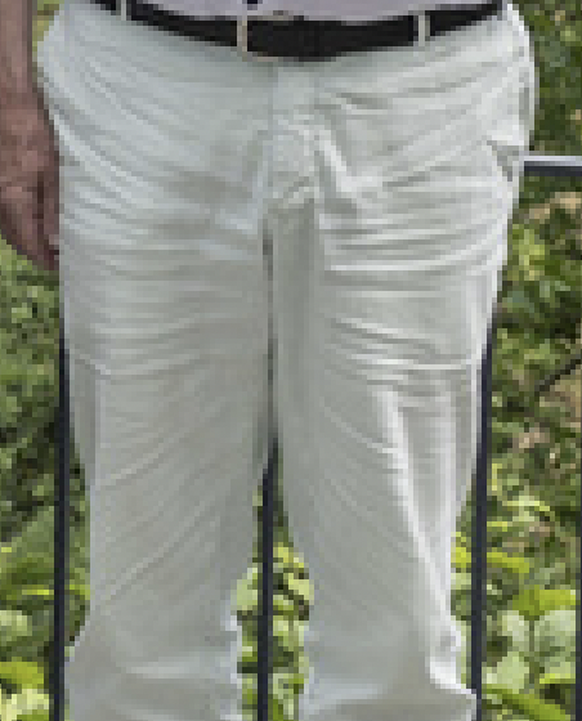 Ce pantalon méritait qu'on s'y attarde.