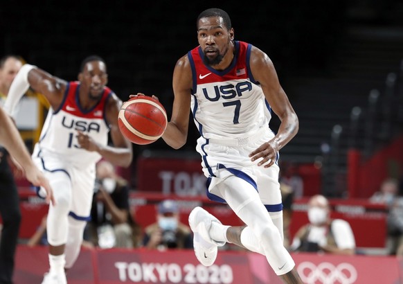 epa09396470 Kevin Durant of USA in action during the Men&#039;s Basketball semi final match between USA and Australia at the Tokyo 2020 Olympic Games at the Saitama Super Arena in Saitama, Japan, 05 A ...