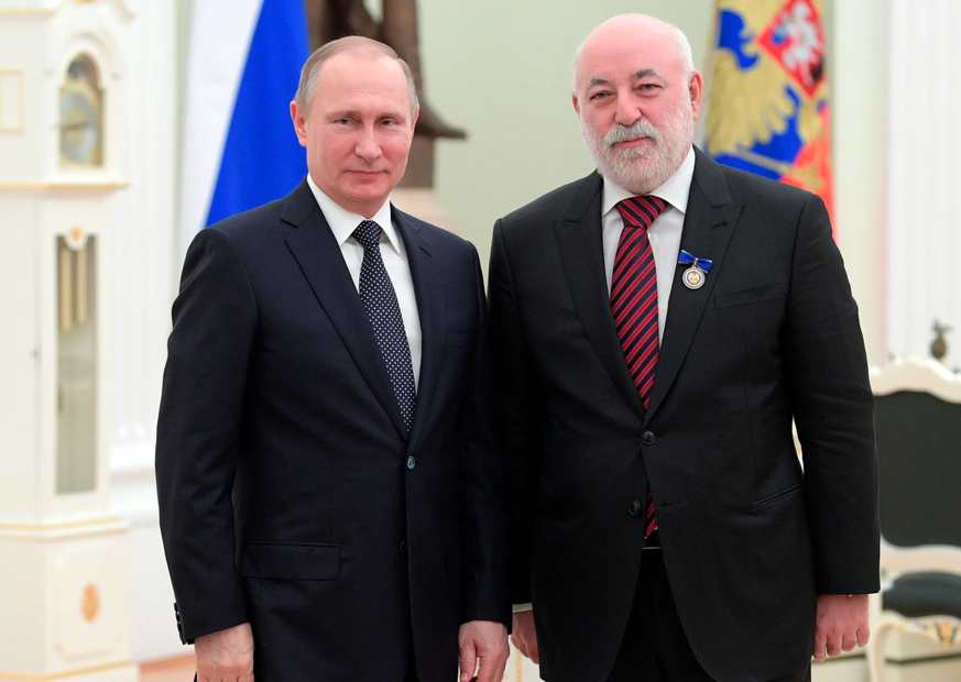 Vladimir Poutine et Viktor Vekselberg sont proches. L'oligarque peut-il pour autant être exproprié? Le sujet était également brûlant à Davos.