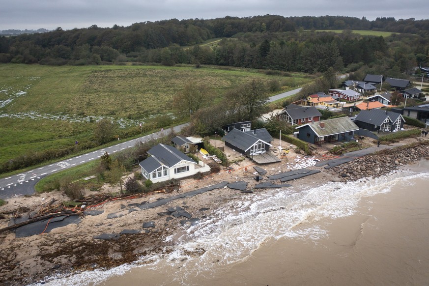 La tempête continuait de balayer samedi le Royaume-Uni.