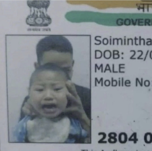 Lustigste Fails der Woche: Kind in Passfoto