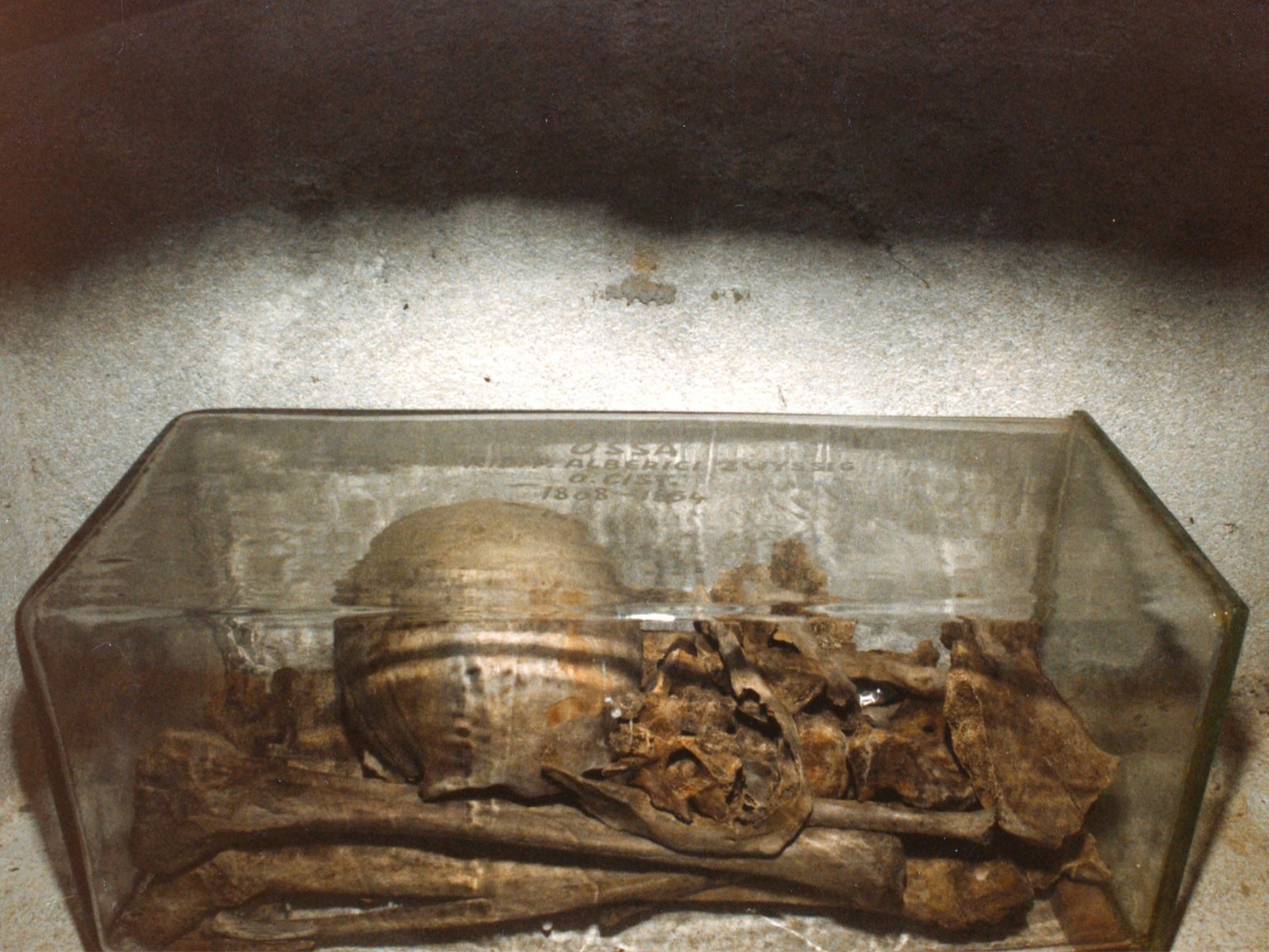Un bien lugubre souvenir: sarcophage de verre renfermant les ossements d’Alberik Zwyssig.
https://scope.ur.ch/scopeQuery/detail.aspx?ID=50933