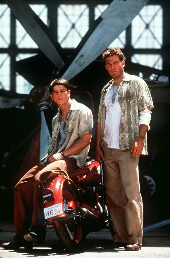 Scène du film &quot;Pearl Harbor&quot;, qui aura sa première mondiale le 21 mai 2001 sur le porte-avions &quot;USS John Stennis&quot; à la base militaire de Pearl Harbor à Hawaï sous les plus strictes ...