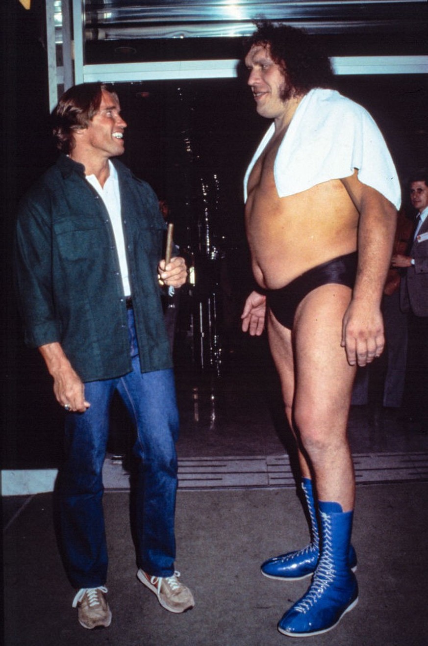 Arnold Schwarzenegger and Andre the Giant on the set of "Conan the Destroyer, directed by Richard Fleischer, Mexico City, Mexico, 1983 (Photo by Rolf Konow/Sygma/Sygma via Getty Images)