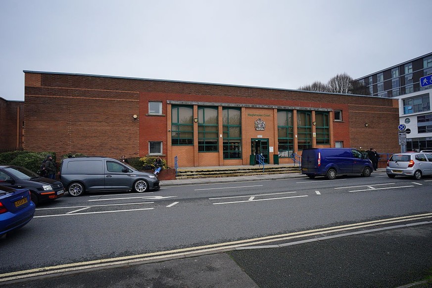 Un Britannique de 49 ans, inculpé pour plusieurs viols sur sa désormais ex-femme, préalablement droguée, a été placé en détention à l'issue de sa comparution mardi devant un tribunal. Cinq autres ...