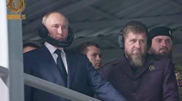 Putin mit Gehörschutz