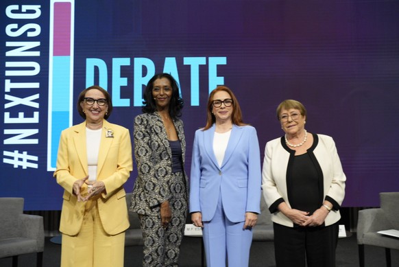 <p>Devant un parterre de journalistes et membres des délégations, les candidates ont répondu aux questions du public.</p>