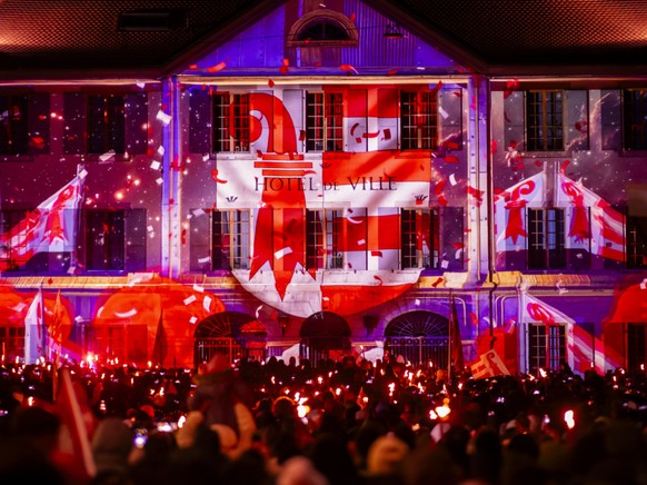 Des milliers de personnes ont célébré l'arrivée de Moutier dans le canton du Jura mercredi à minuit.