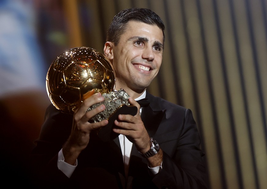 epa11689585 Manchester City and Spain midfielder Rodri wins the Men&#039;s Ballon d&#039;Or 2024 at the Ballon d&#039;Or 2024 ceremony at the Theatre du Chatelet in Paris, France, 28 October 2024. EPA ...
