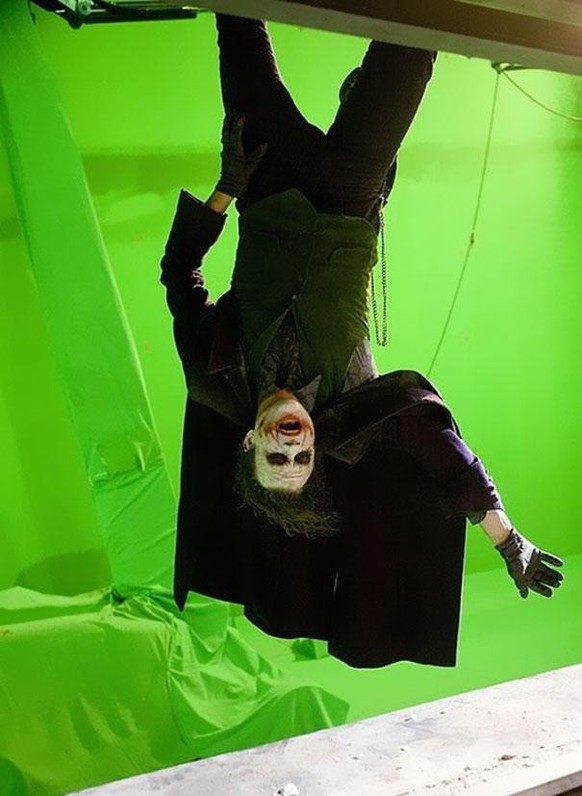 Behind the scenes of The Dark Knight with Heath Ledger

https://www.reddit.com/r/Moviesinthemaking/comments/xbi9lp/behind_the_scenes_of_the_dark_knight_with_heath/