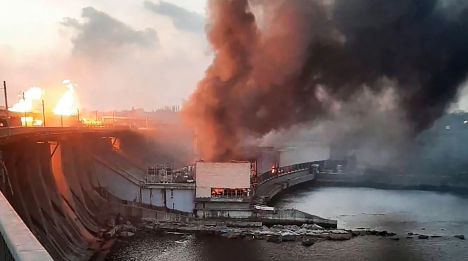 Attaque russe sur un barrage hydro-électrique du Dniepr