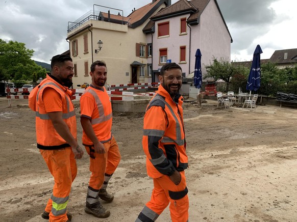 La bonne humeur des ouvriers réconforte les habitants. Cressier, 5 juin 2021.