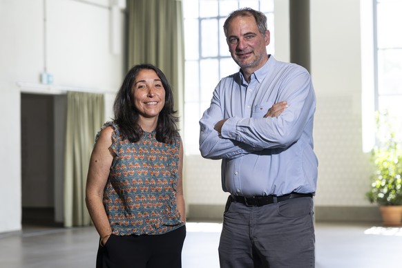 Laurence Perez, gauche, Directrice artistique, et Olivier Schinz, droite, Directeur general , posent pour le photographe lors de la conference de presse de la presentation des premiers jalons de la pr ...