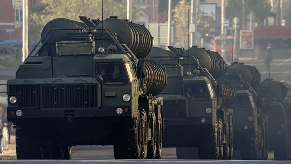 epa10616536 Russian S-400 anti-aircraft missile systems drive in downtown of Moscow, Russia, 09 May 2023, before the military parade which will take place on the Red Square to commemorate the victory  ...