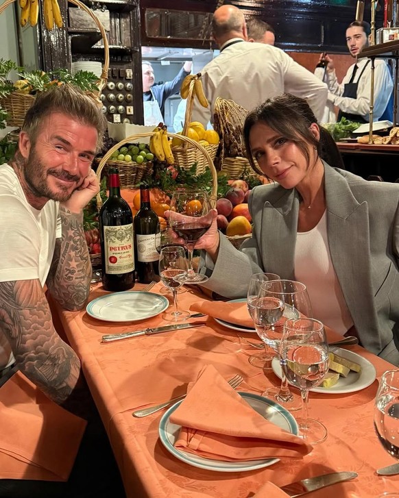 David et Victoria en pleine dégustation de Château Petrus, dont la bouteille peut s'élever jusqu'à 6000 livres sterling, selon le millésime.