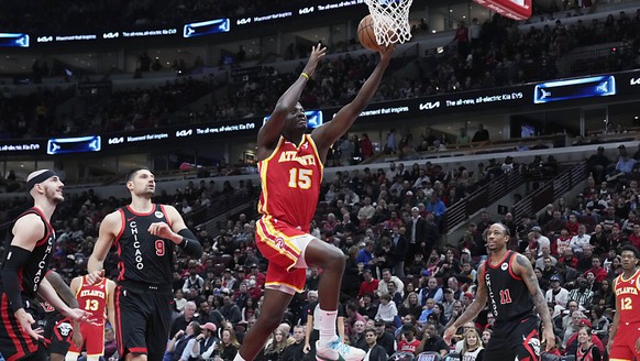 Clint Capela se joue de la d