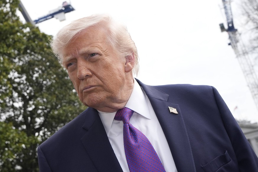 Donald Trump dans les jardins de la Maison-Blanche, le 11 mars.