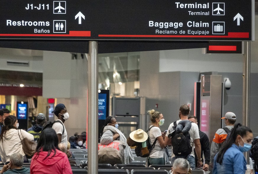 epa09571836 Passengers makes a line at the Miami International Airport on the first day that America?s borders have opened to fully-vaccinated international travelers, in Miami, Florida, USA, 08 Novem ...