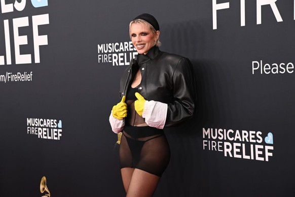 LOS ANGELES, CALIFORNIA - FEBRUARY 02: (FOR EDITORIAL USE ONLY) Julia Fox attends the 67th GRAMMY Awards on February 02, 2025 in Los Angeles, California. (Photo by Jon Kopaloff/WireImage)