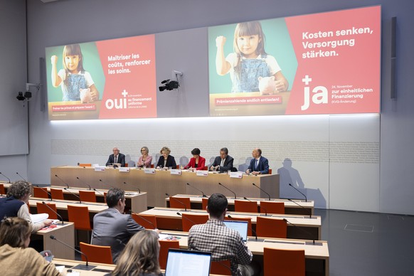 Nationalrat Benjamin Roduit, Mitte-VS, Staenderaetin Maya Graf, GP-BL, Nationalraetin Melanie Mettler, GLP-BE, Nationalraetin Ursula Zybach, SP-BE, Staenderat Pascal Broulis, FDP-VD, und Staenderat Ha ...