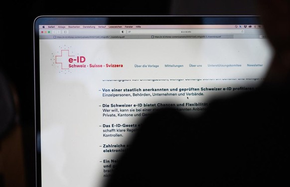 Informationen zur E-ID auf der Webseite der e-ID Schweiz, Unterstuetzerkomitee der eidgenoessischen Abstimmung &quot;E-ID-Gesetz&quot; vom 7. Maerz 2021, dargestellt auf einem Computerbildschirm, foto ...