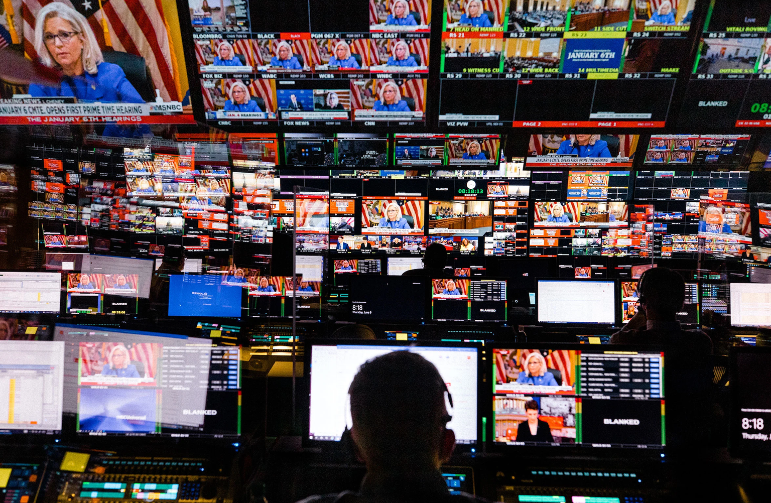 La salle de contrôle du studio de MSNBC à New York le 9 juin, lors de la première audience publique devant le comité de la Chambre chargé d'enquêter sur l'attaque du 6 janvier 2021.