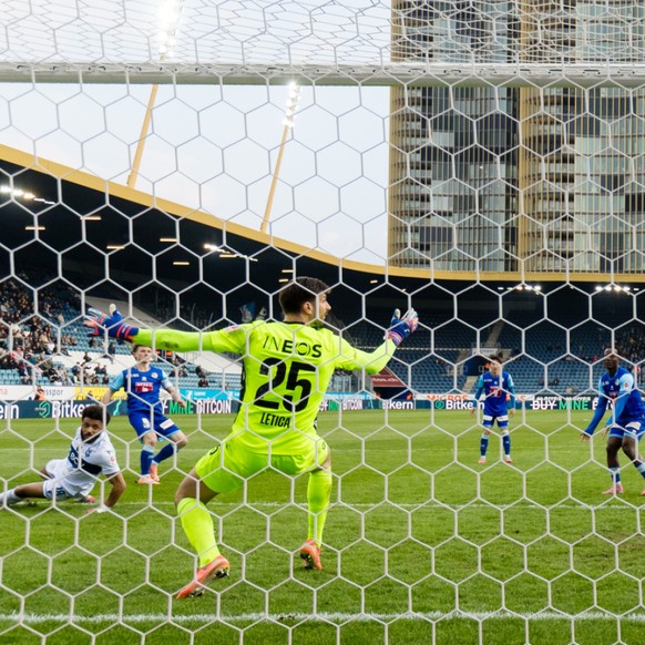 Pius Dorn ne laisse aucune chance à Karlo Letica pour le 3-0.