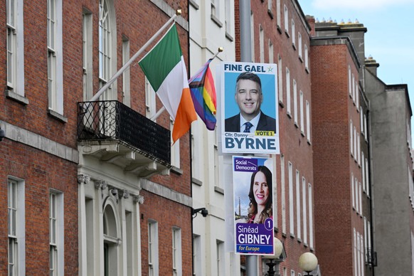 epa11395325 Fine Gael and Social Democrats parties campaign posters in Dublin, Ireland, 07 June 2024. Ireland is holding European and local elections on 07 June 2024. EPA/BRYAN MEADE