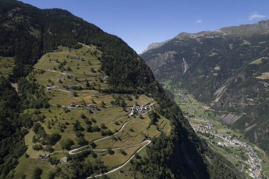 Blick auf das Dorf Cavaione, aufgenommen am Donnerstag, 10. Juli 2025, in Cavaione, Brusio. Das Doerfchen kam per Staatsvertrag als letztes zur Eidgenossenschaft. Am Samstag. 12. Juli 2025, wird das 1 ...