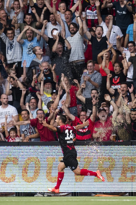 La joie du buteur (et des spectateurs).