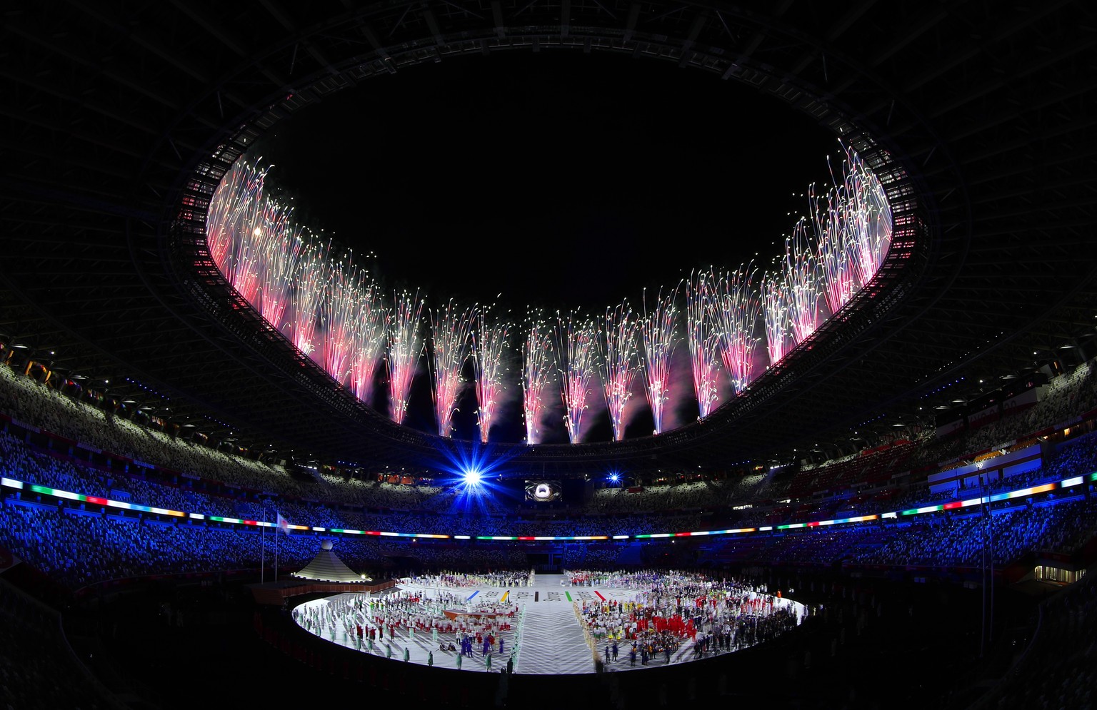 epaselect epa09360035 ....Fireworks light up the sky over the Olympic Stadium during the Opening Ceremony of the Tokyo 2020 Olympic Games at the Olympic Stadium in Tokyo, Japan, 23 July 2021. EPA/RITC ...