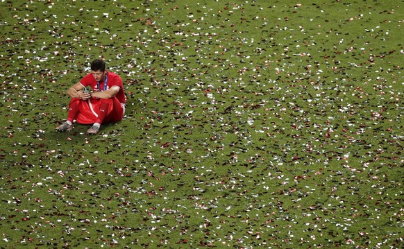 epa08621070 Robert Lewandowski of Bayern sits on the pitch after the UEFA Champions League final between Paris Saint-Germain and Bayern Munich in Lisbon, Portugal, 23 August 2020. Bayern won 1-0. EPA/ ...