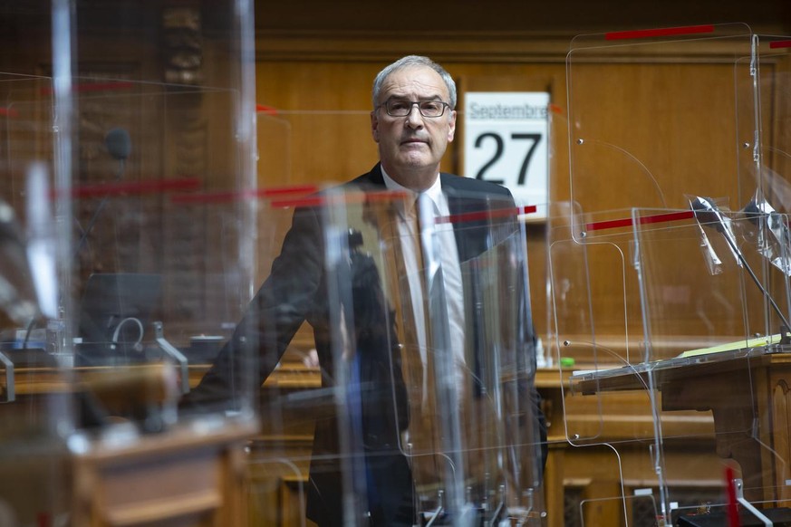 Bundespraesident Guy Parmelin hoert sich waehrend der Fragestunde eine Frage an, waehrend der Herbstsession der Eidgenoessischen Raete, am Montag, 27. September 2021, im Nationalrat in Bern. (KEYSTONE ...