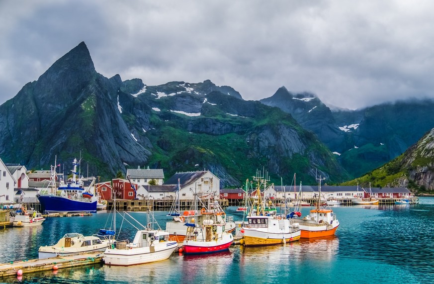 Le village de pêcheurs de Hamnoy, Reinefjord, îles Lofoten, Norvège