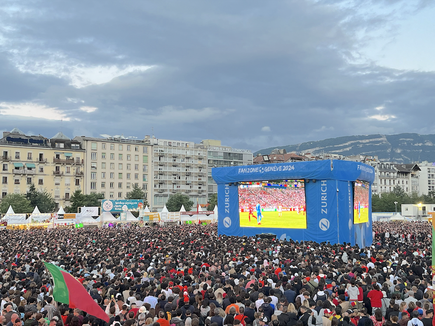 La plaine de Plainpalais a des petits airs de Paléo festival.