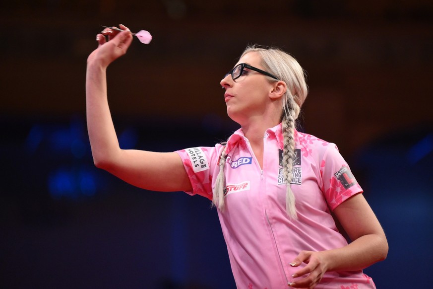 BLACKPOOL, ENGLAND - JULY 21: Fallon Sherrock of England throws during her match against Lisa Ashton of England during the Semi-finals of the Women&#039;s 2024 Betfred World Matchplay Finals at Winter ...