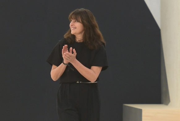 PARIS, FRANCE - JULY 05: (EDITORIAL USE ONLY - For Non-Editorial use please seek approval from Fashion House) Designer Virginie Viard walks the runway during the Chanel Haute Couture Fall Winter 2022  ...