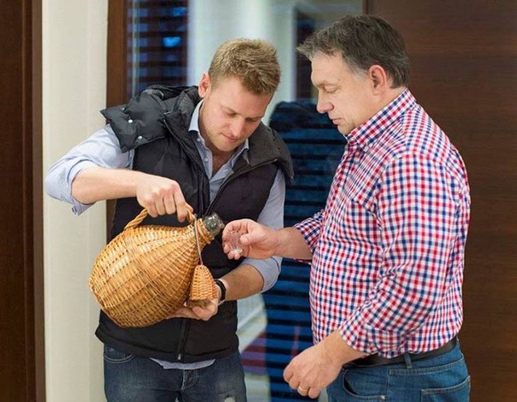 Un verre de palinka: Viktor Orban avec son gendre Istvan Tiborcz.