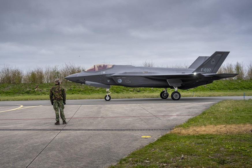 epa12021195 A Dutch F-35 during the NATO Ramstein Flag 2025 (RAFL25) exercise at Leeuwarden Air Base, the Netherlands, 09 April 2025. Hosted by the Royal Netherlands Air Force (RNLAF), the exercise ta ...