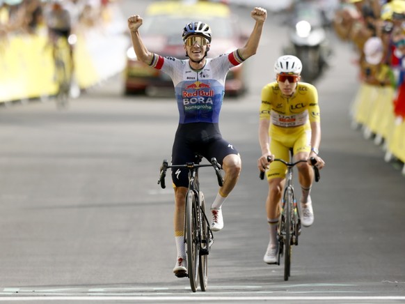 Remco Evenepoel devant Tadej Pogacar