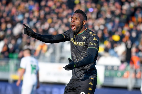 epa09805883 Venezia&#039;s Jean-Pierre Nsame reacts during the Italian Serie A soccer match between Venezia FC and US Sassuolo Calcio in Venice, Italy, 06 March 2022. EPA/ETTORE GRIFFONI