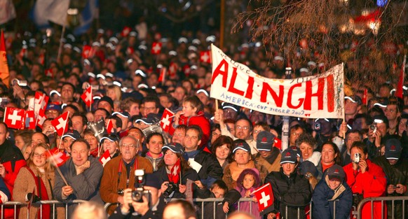 Alinghi team, the winner of the 31st America&#039;s Cup got a nice welcome of the Alinghi supporters &quot;La Rotonde&quot; at the Lake Geneva in Geneva, Switzerland on March 8, 2003. // Th.Martinez / ...