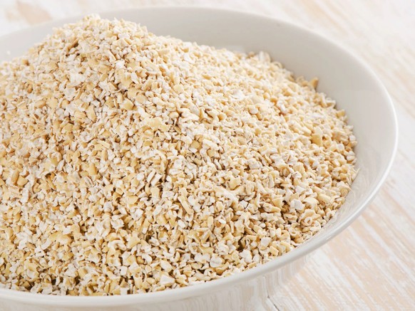 Son d'avoine : Le son est principalement composé des couches externes du grain d'avoine et du germe.