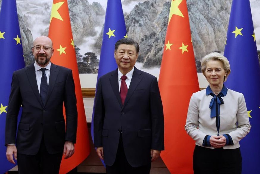Charles Michel, Xi Jingping et Ursula von der Leyen à Pékin.