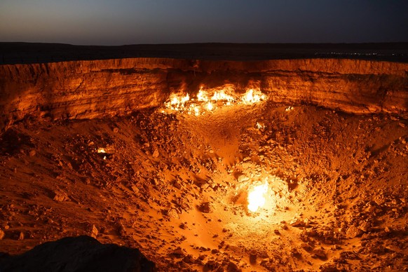 A view taken on June 28, 2025 shows the Darvaza gas crater dubbed the &quot;Gateway to Hell&quot; in the middle of Turkmenistan&#039;s Karakum desert. (Photo by AFP)