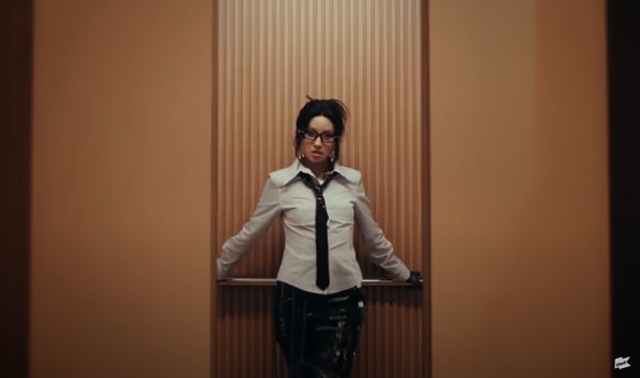 Le clip Damdadi de R. Tee, qui a l’attention grâce à la participation de Soyeon, se trouve au cœur d’accusations de plagiat de la part d&#039;Yseult.