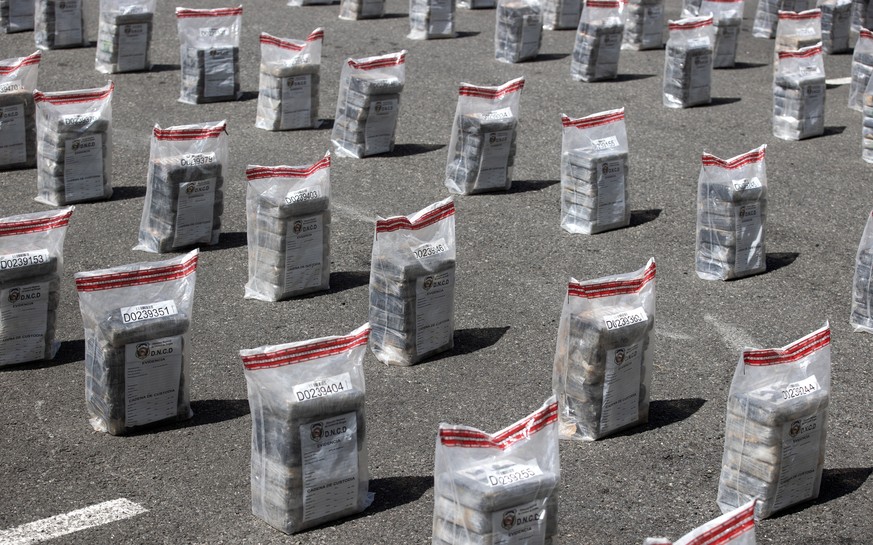 epa12271148 A shipment of cocaine seized in an operation in Santo Domingo, Dominican Republic, 29 July 2025. The shipment of 1,536 drug packages was seized in an operation carried out in the south of  ...