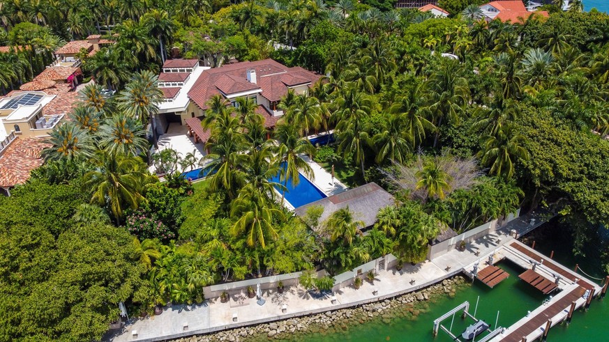 Sean Combs Star Island Miami Florida Home Sean Diddy Combs home, 1 Star Island Drive, is located on Star Island in Miami Beach, Fla. Diddy owns 1 Star Island Drive and 2 Star Island Dr on the ultra-ex ...